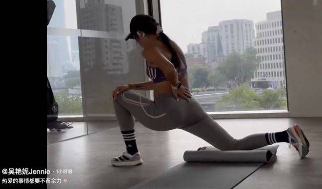 本片讲述了五个性情迥然分歧的高中生为了可以或许结业废除彼此芥蒂配合尽力完成高级项目标故事。 彼得·哈默的妈妈作为管家在一个财主家里工作，由于妈妈工作的缘由，彼得只得随着妈妈转学到了肯尼迪高中。在全新的黉舍里，彼得熟悉了一些新伴侣，他们都选择了传媒选修课，在这门课上，教员盖蒂要求他们设计并完成一个高级项目，这个项目相当主要，关系到他们可否顺遂结业。 完成高级项目标进程其实不是风平浪静的，教员盖蒂和同窗吉尔很是不满彼得和他的伴侣们，两人千方百计让几人的项目成就品级降落，稍有失慎，几人就难以结业，同时，这也使得几人之间的关系也发生了难以愈合的裂痕。彼得发现如许下往，结业远不成及，而几人为难的场合排场也难以改变，趁着还有盘旋的余地，他说服了盖蒂教员再给他们一次机遇，随后又找到老友们，废除了彼此之间的隔膜，几人在最后一段时候内，成功完成了本身的项目，取得了结业的资历。 ...